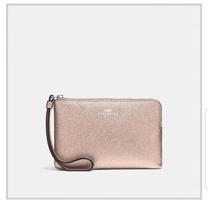 🥳HP🥳Metallic Coach corner zip wristlet